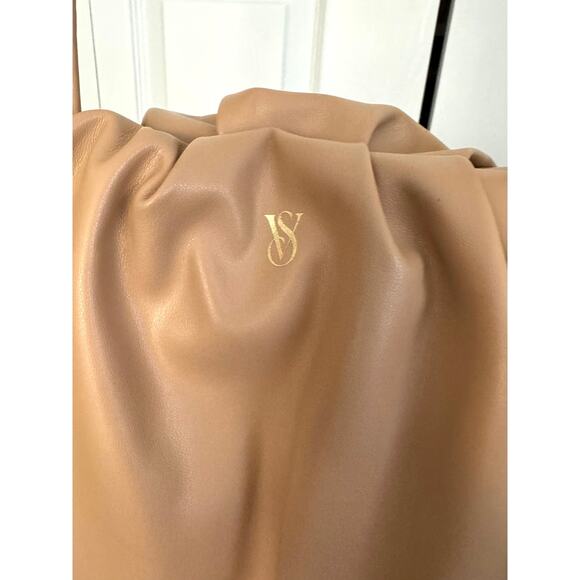 Victoria’s Secret Bare Tote Bag - Picture 4 of 13